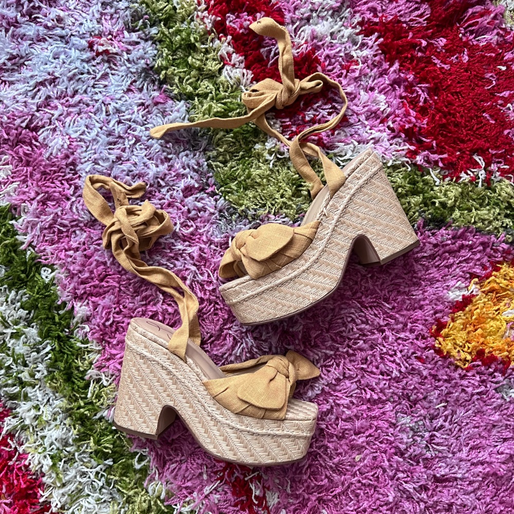 SAM EDELMAN | Summer Bow Tie Platform Wedgies in Yellow